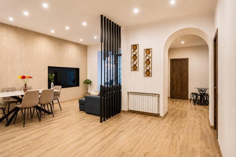 Spacious 3-Bedroom Apartment near Republic Square with 2 Terraces - B&B Jerevan