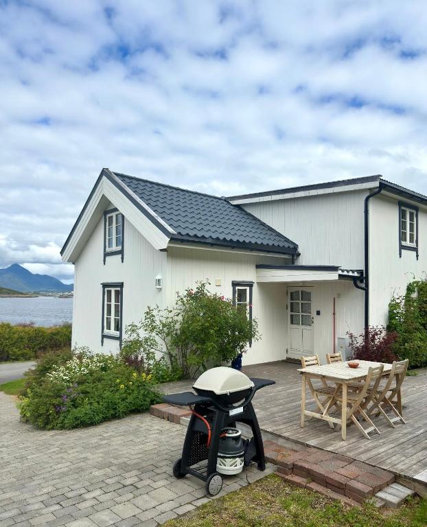 Traditional cabin in Lofoten - Seaside on a secluded street - Chambres d'hôtes Festvåg