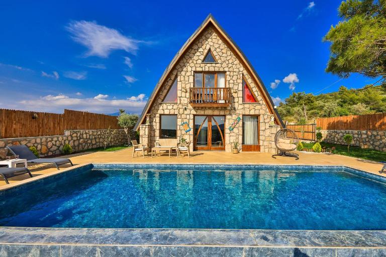 Serene Bungalow Retreat with Private Pool in Ka, Trkiye - B&B Kaş