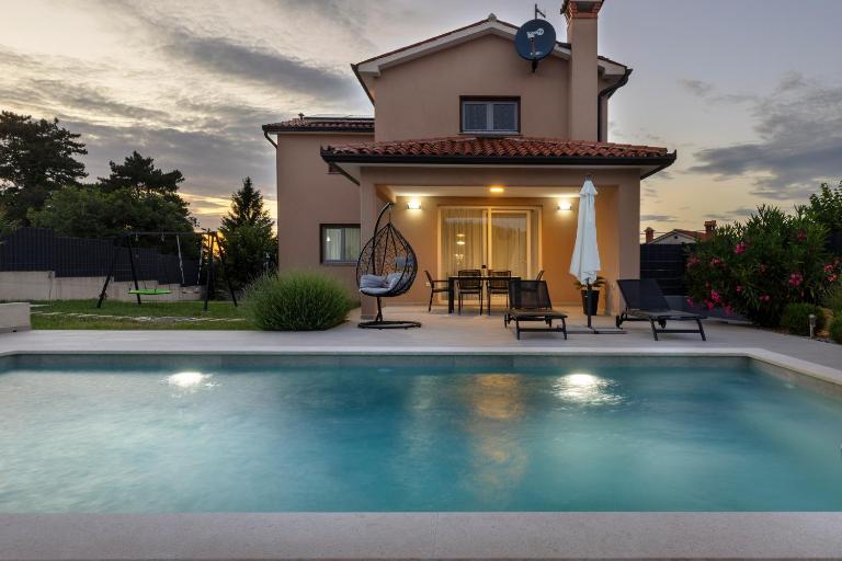 Villa Egli s bazenom - Ferienwohnung Kršan