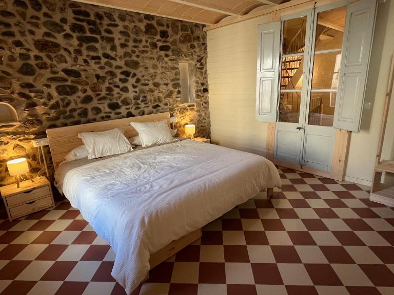 Antiga sastreria de Can Fèlix - B&B Sant Joan de les Abadesses