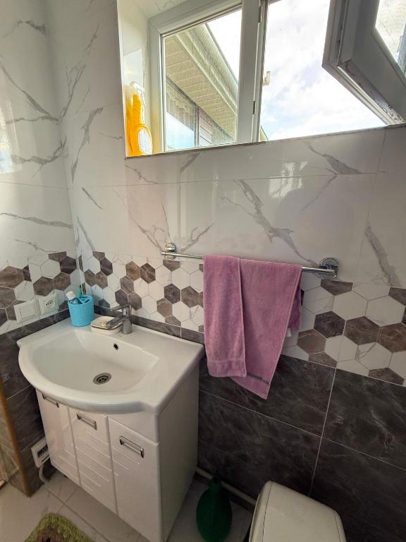 Chon-Tash Mountain Guesthouse - Bed and Breakfast Tamga