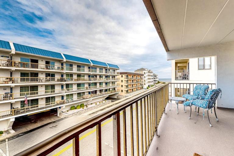 3rd-floor condo near the beach with balcony partial ocean views & central AC - B&B Ocean City