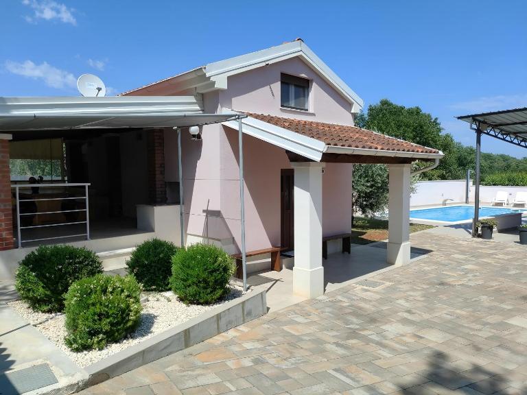 House Intacta - B&B Pola