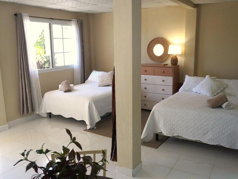 Zenda Loft, garden view, close to the beach - B&B Santa Catalina