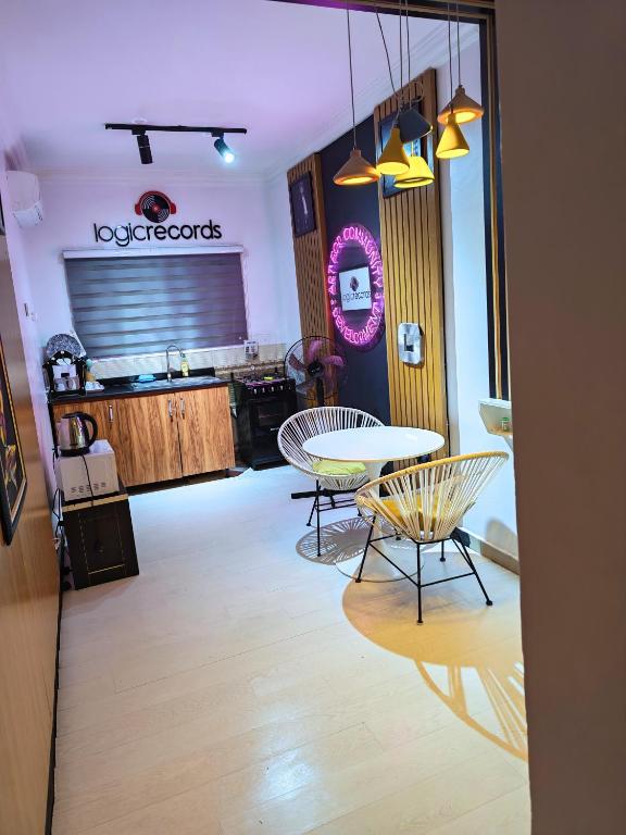 Luxury 1Bed And Parlor Central GRA Ikeja, Near to Raddisson, Marriot - B&B Ikeja