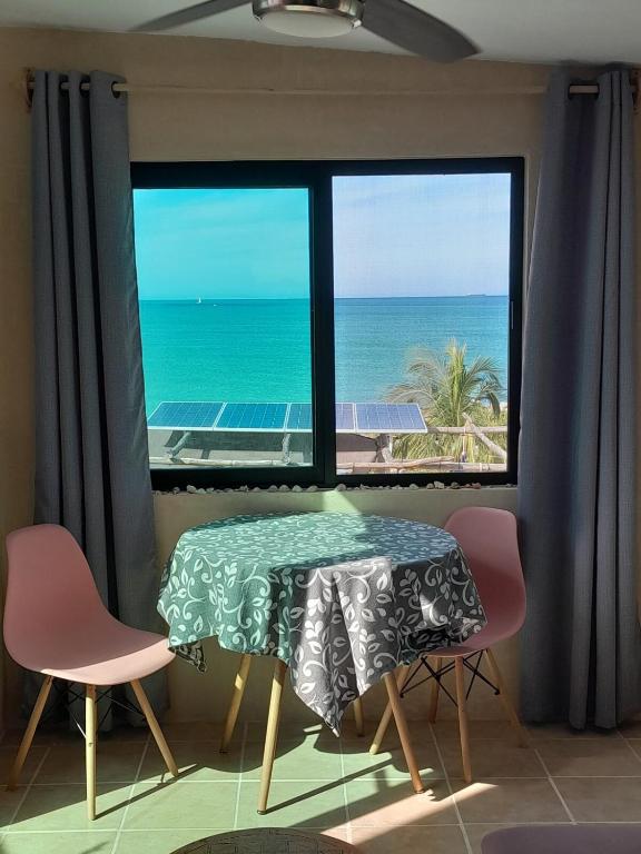 Third floor with beautiful beach views! - B&B Chelem