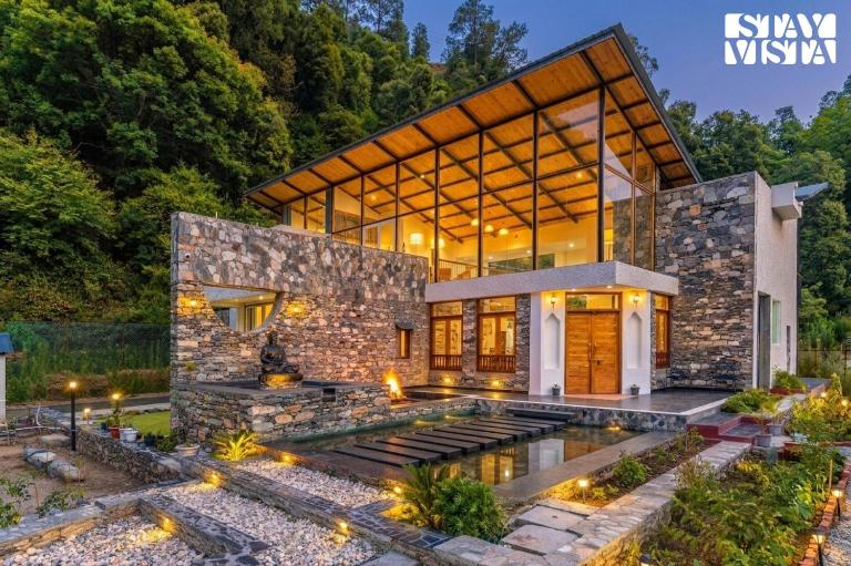 StayVista at Butterfly Estate with BBQ & Bonfire - B&B Nainital