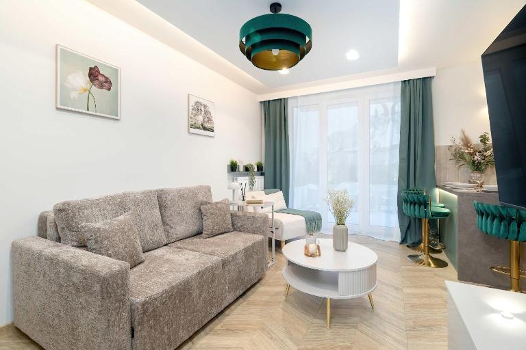 Modern Studio with Terrace in Poznań Center by Noclegi Renters - Bed and Breakfast Poznań