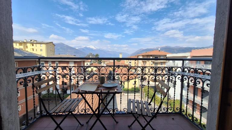 Casa Tatta - Luino centro - Chambres d'hôtes Luino