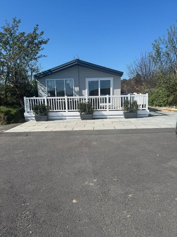 Luxury lodge within walking distance of Benllech - B&B Benllech