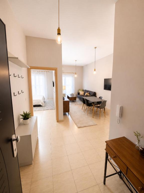 Azure Coast Seaside Apartment Yellow - B&B Vlorë