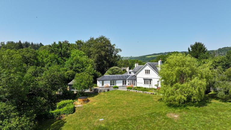 Higher Mapstone Luxury Dartmoor Retreat with Hot Tub, Views and Games Barn - B&B Newton Abbot