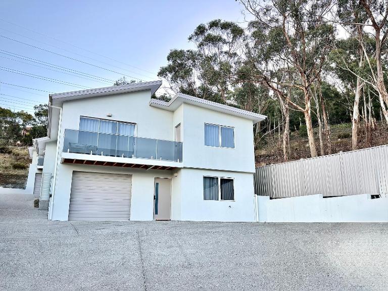 Luxury Lenah Valley Retreat, Minutes to MONA & CBD - B&B Linville
