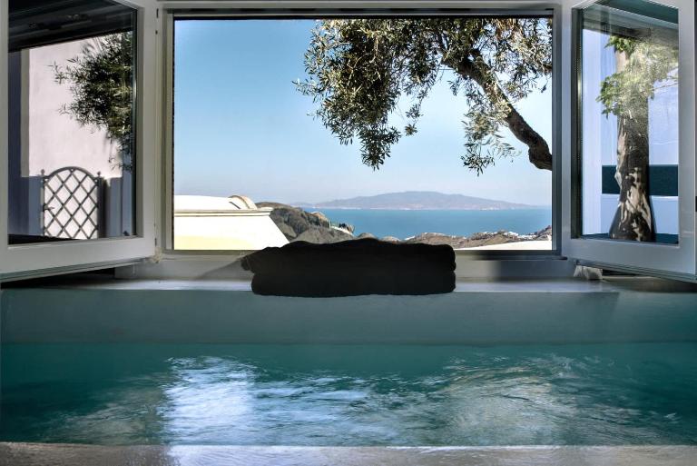 Grande Studio with Jacuzzi Nea Premium Residences - B&B Merovígli