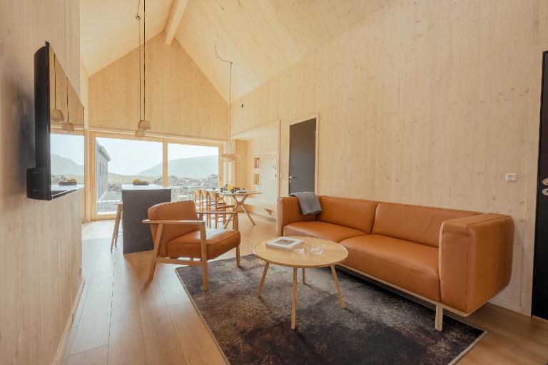 The Lakehouse - B&B Miðvágur
