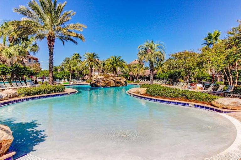 Gorgeous multi-level home with pool hot tub & two balconies - dog-friendly - B&B Destin