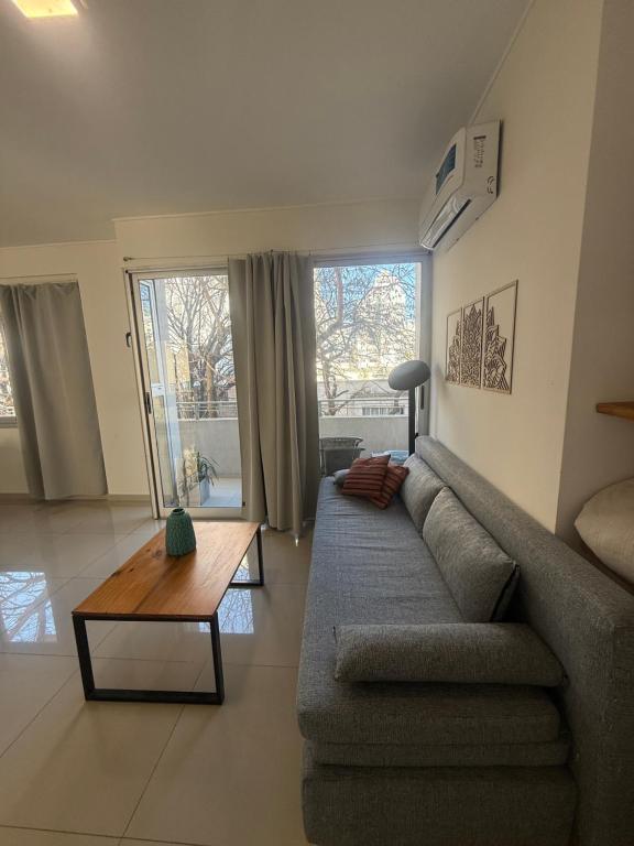 Nuevo y luminoso depa con Balcón - B&B La Plata