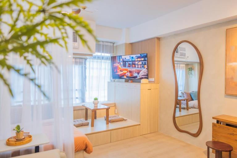 2 mins to Mall, with Washer and Automatic Sofa Bed - B&B Manila
