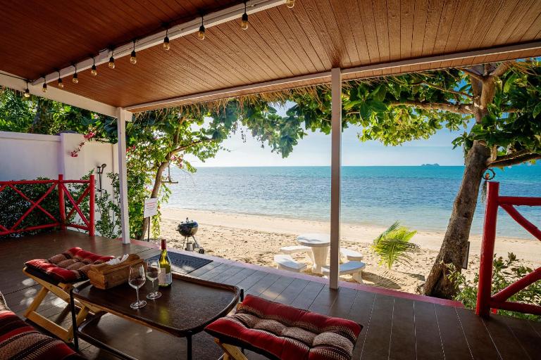 Oceanfront Villa at Bang po Beach-Koh Rooms - B&B Ban Bang Po