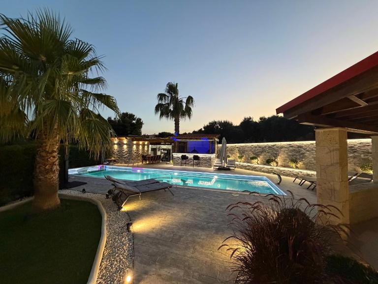Villa Helios Luxury Sea View Villa with Private Pool Gym and BBQ Area - Bed and Breakfast Poseídi