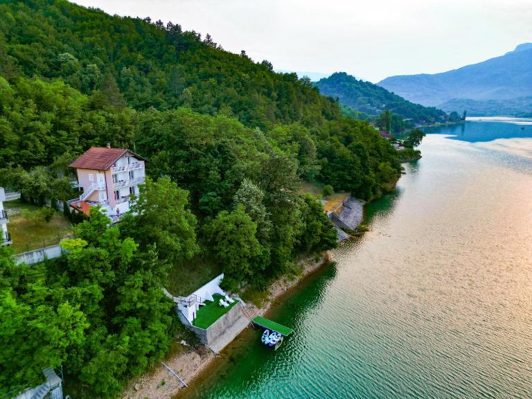 Golden Lake House - B&B Konjic