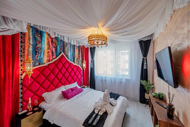 Arabian Nights Suite Romantic Moroccan Escape - B&B Roșu
