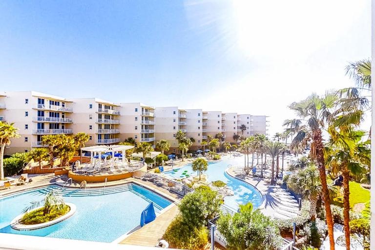 Elegant Condo On Okaloosa Island w Private Beach and Shared Hot Tub & Pool - B&B Fort Walton Beach