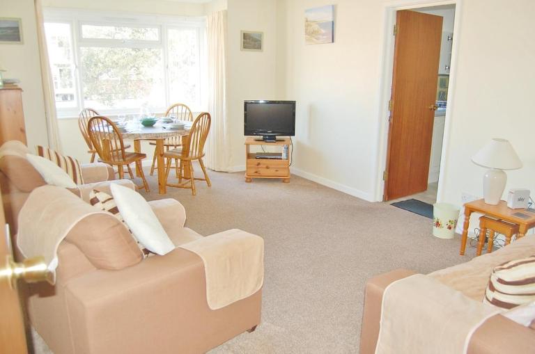 Central Swanage 2 Bed Apartment with Parking - B&B Swanage