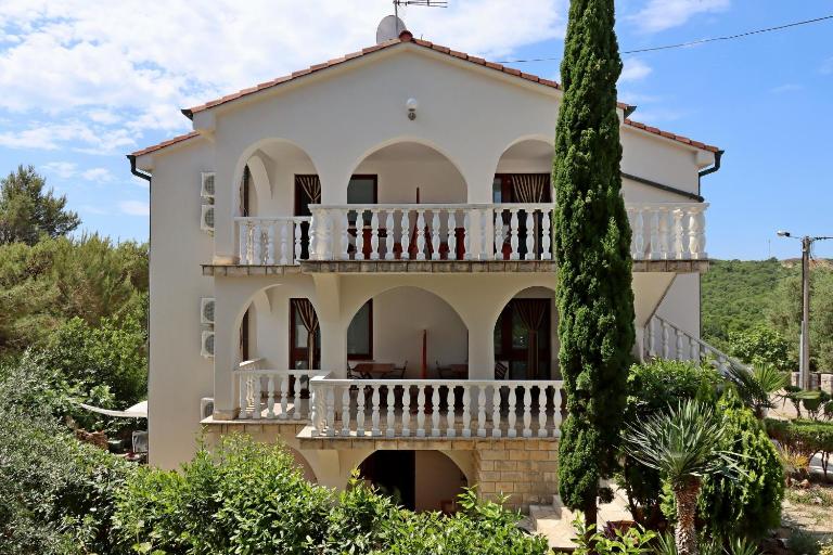Apartments with parking space Silo, Krk - 25496 - B&B Šilo