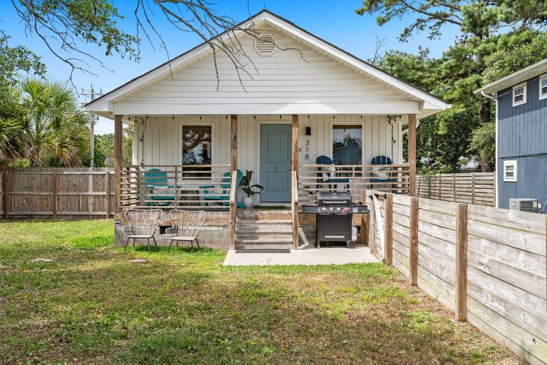 Twin Tides Beach House at Carolina Beach - Unit 1 - Bed and Breakfast Carolina Beach