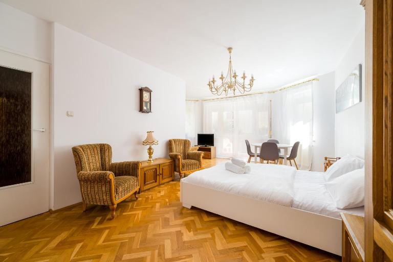 Ursus Standard Apartment by BookingHost - B&B Warsaw
