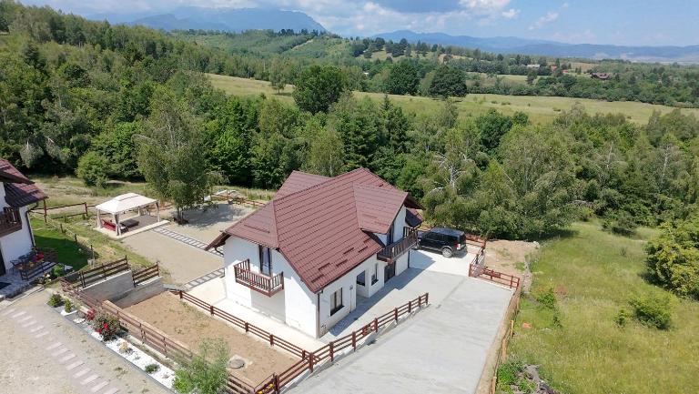 Panorama Hill Retreat by Casa Calatorului - Chambres d'hôtes Râşnov
