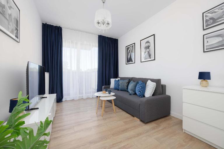 Comfortable Apartment with Balcony in Warsaw, Near Chopin Airport by Noclegi Renters - B&B Warsaw