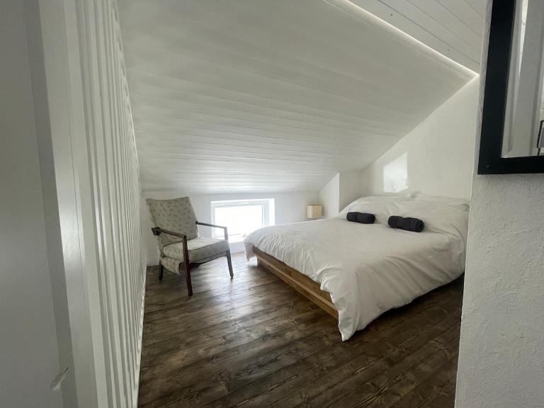 Beautiful Lakeside Cottage in Donegal Gaeltacht - Ferienwohnung Annagary