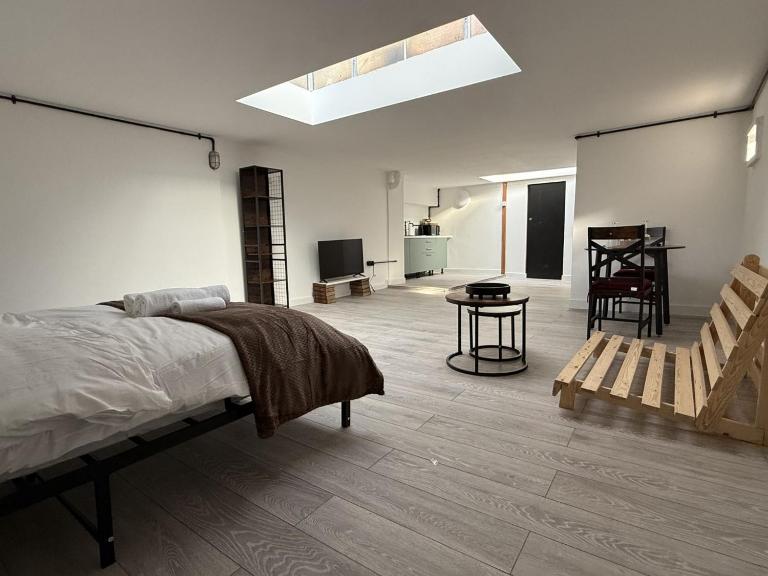 Shoreditch Bethnal Green Warehouse Studio by Tube - B&B Londres