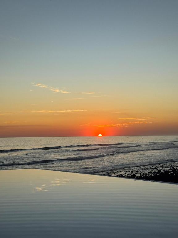 Sunset Villa, Private C H E F, Infinity Pool with Epic 360 View - B&B Jucuarán