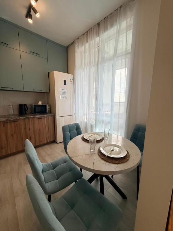 Современные апартаменты в ЖК Достар 157 кв - Ferienwohnung Karaganda