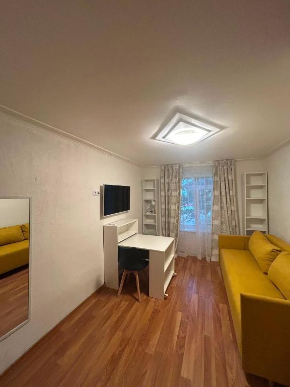 Cozy Riga Studio with Fireplace and Free Parking - Ferienwohnung Riga