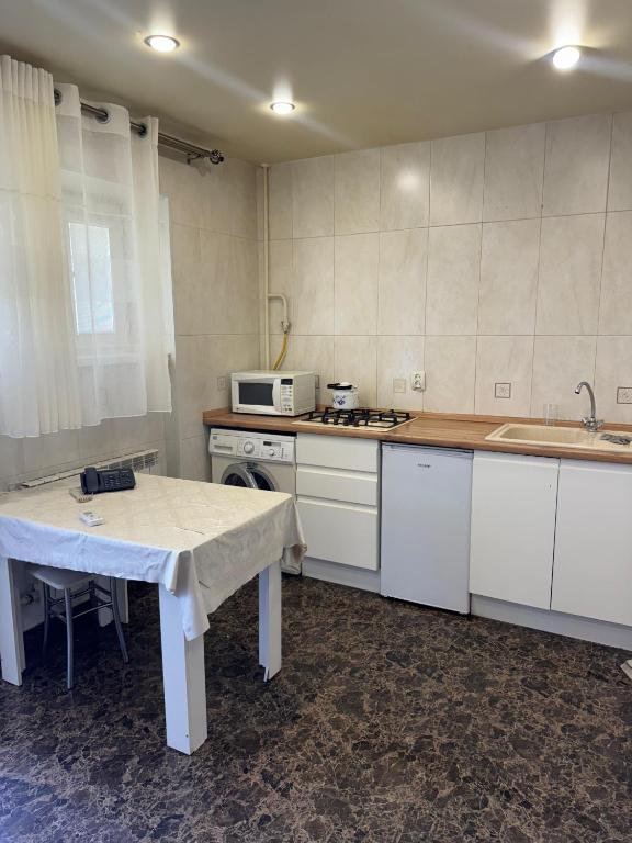 Квартира 11-19-11 - Bed and Breakfast Aqtau