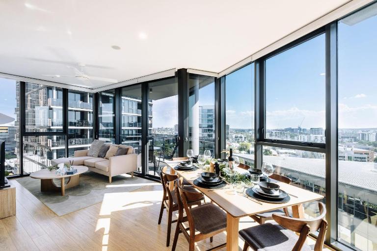 Skyline Serenity 2BR Apt with River & City Views - Chambres d'hôtes Brisbane
