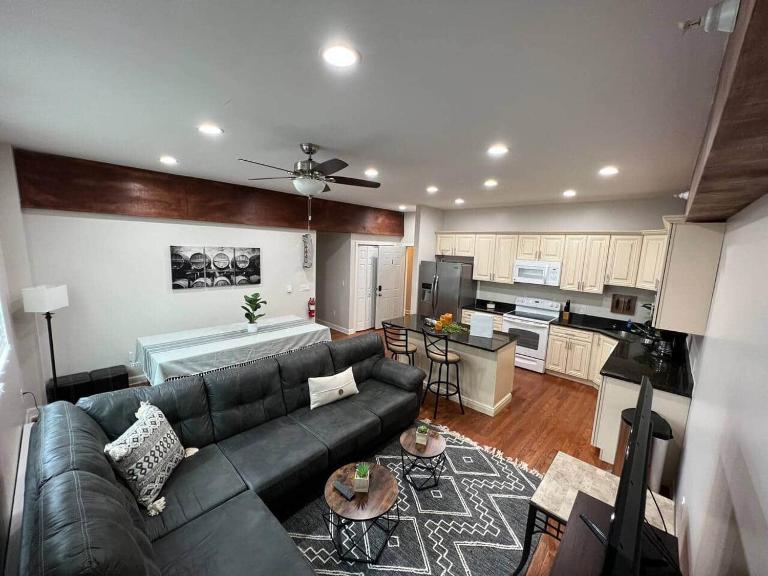 Dune Escape | Specious 2BR Near Warren Dunes - Chambres d'hôtes Sawyer