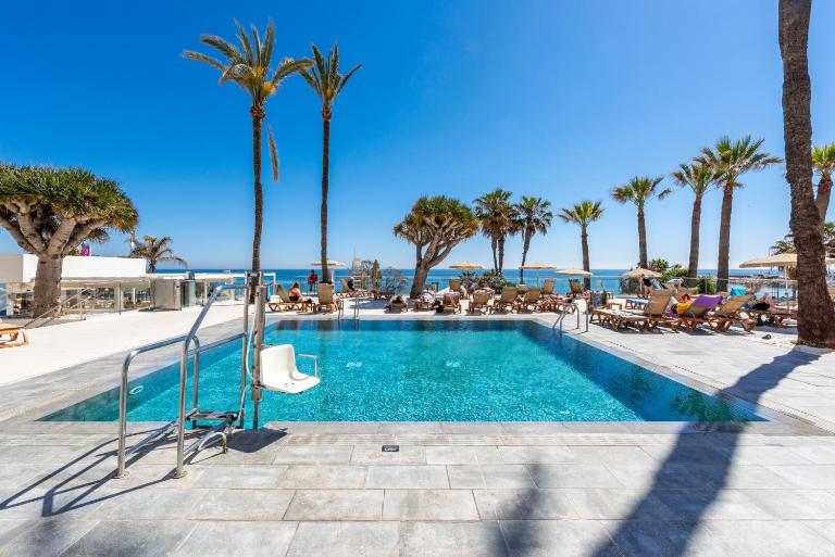 WintowinRentals Newly Renovated Private Suite Beachfront & Steps to the Marina - Ferienwohnung Torremolinos