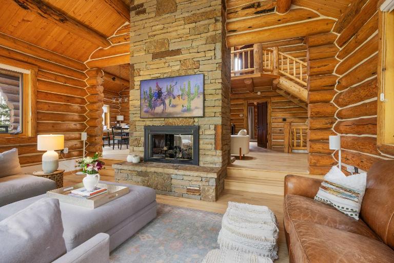 Scenic Escape - Private Deck Designer Interiors - B&B Telluride
