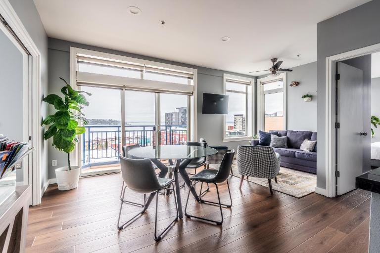 Cozy Belltown Condo with amazing Elliott Bay Views - B&B Seattle