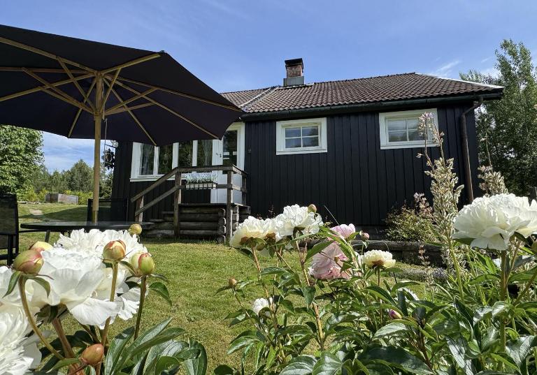 Rustic Haven Bed and Breakfast -Entire Private Apartment 2km from Klarälvsbanan and Swimming area - B&B Munkfors