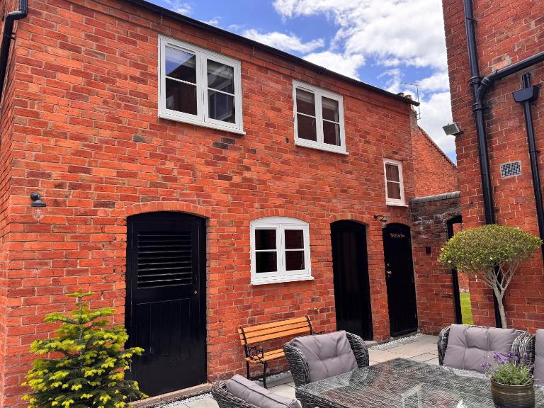 The Old Coach House - A beautifully renovated detached coach house in the centre of Astwood Bank - B&B Redditch
