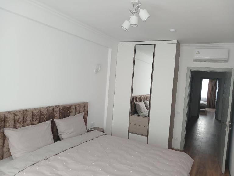 Apartament cu trei camere și Parcare subterană - Ferienwohnung Chişinău