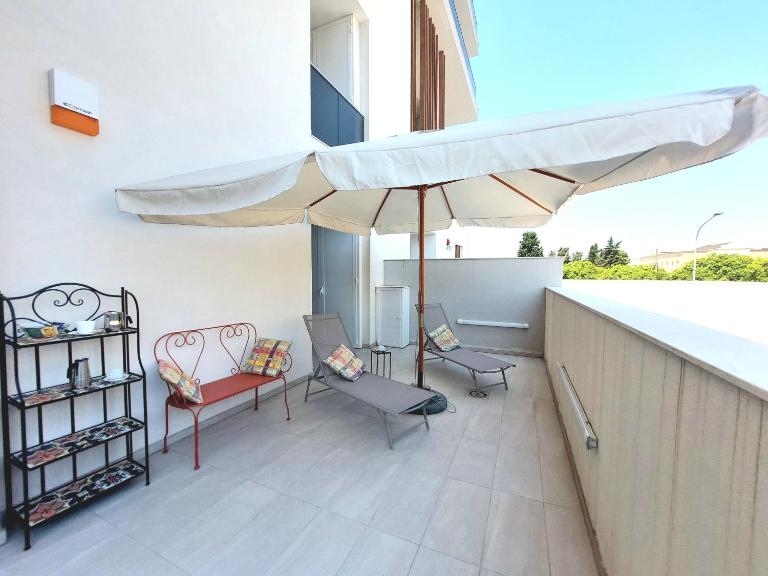 Anna's Deluxe Apartment with Terrace - EcoRes Valesium - B&B Lecce