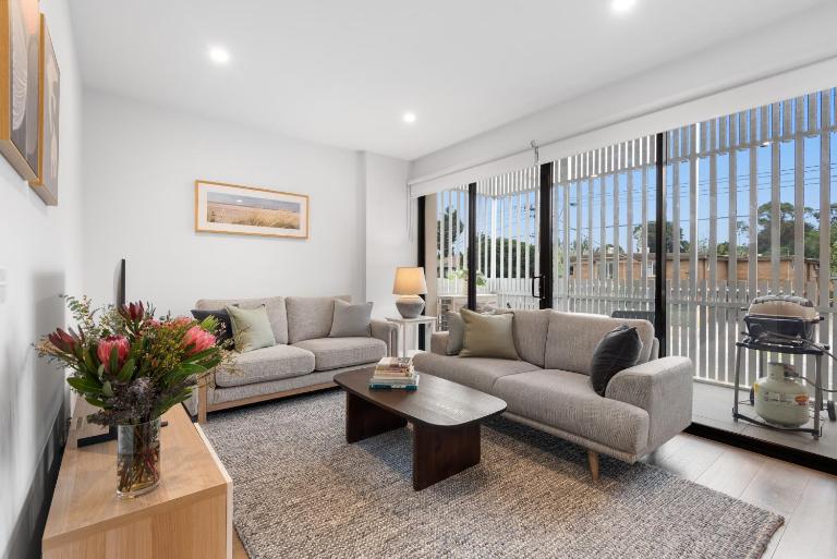 Elegant 2-Bedroom, 2-Bathroom Apartment at Caulfield Park with Balcony & Parking - Ferienwohnung Melbourne